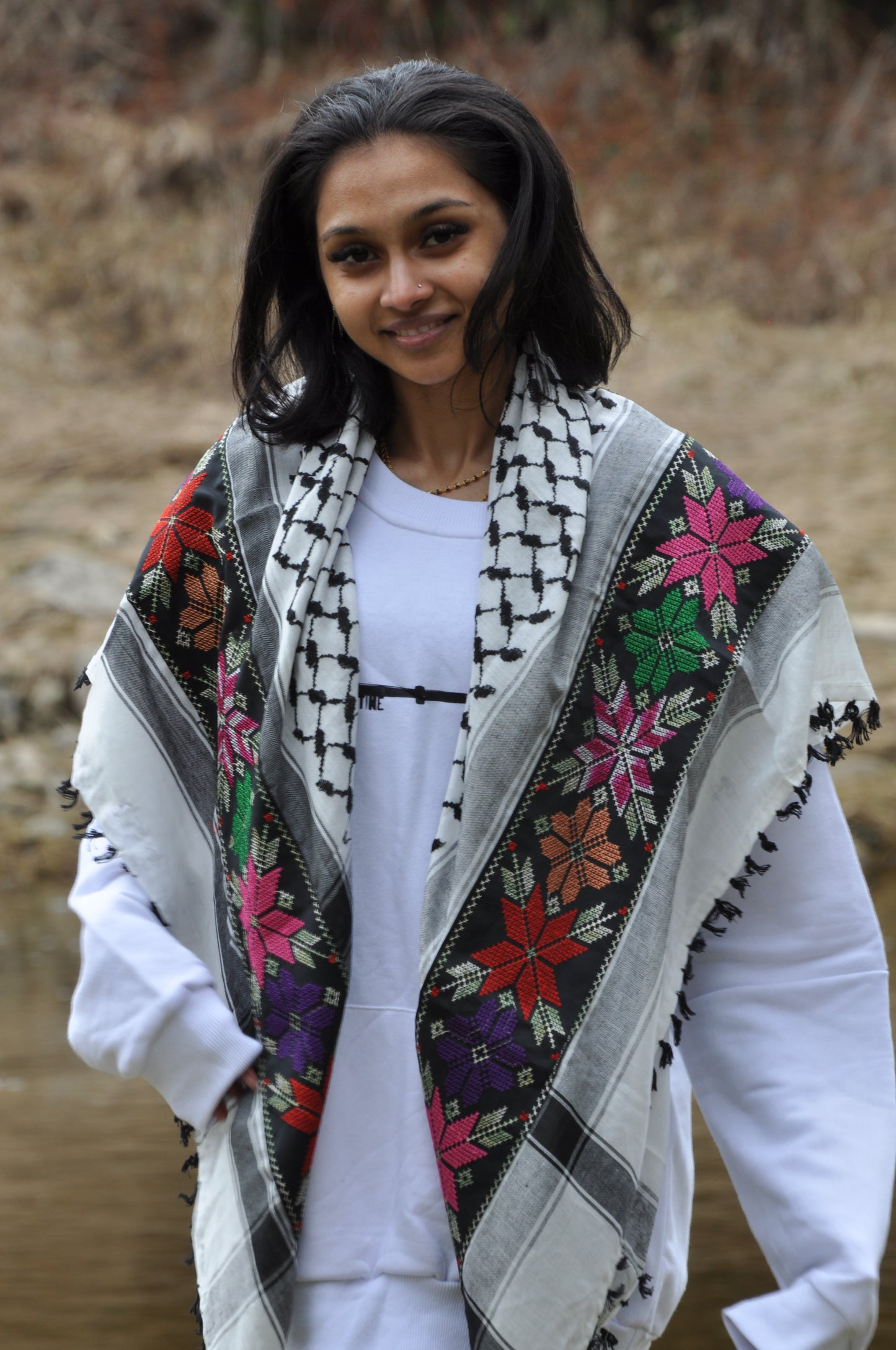 Tatreez Palestinian Keffiyeh – Embroidered Flowers