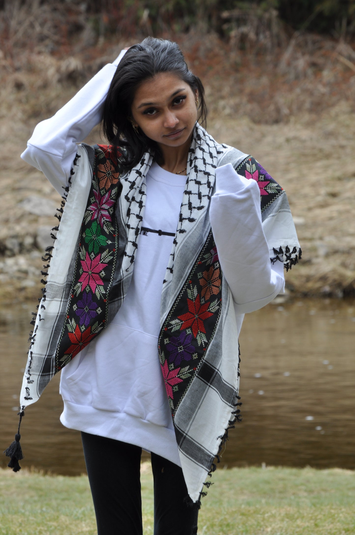 Tatreez Palestinian Keffiyeh – Embroidered Flowers